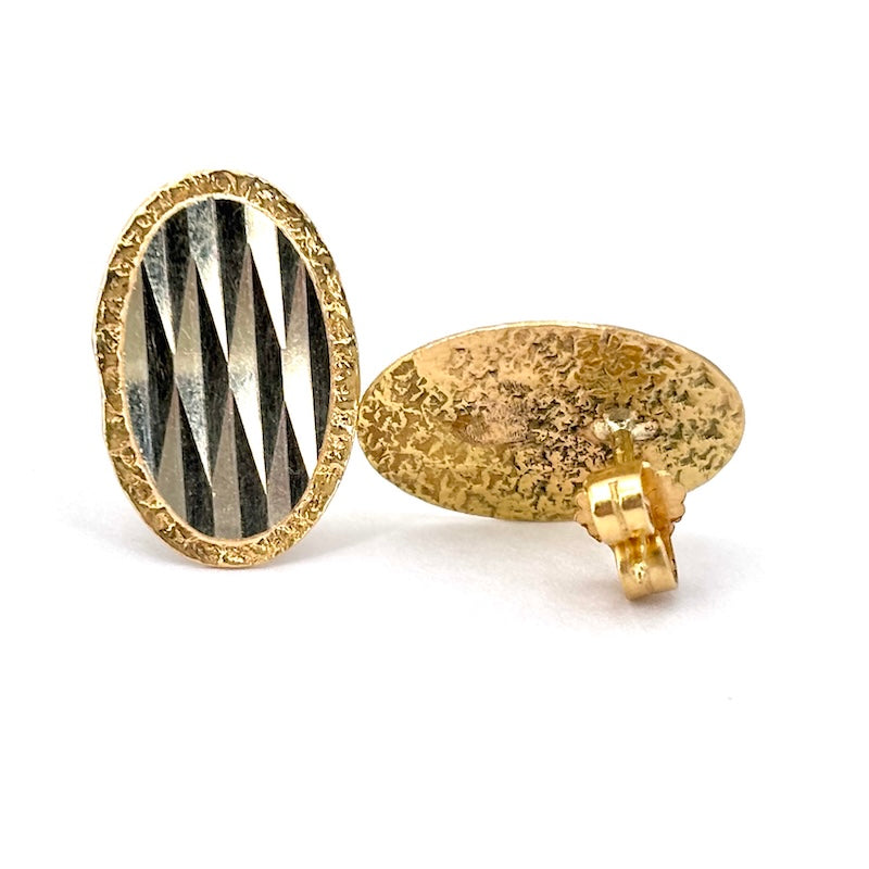 Orecchini toppe ovali, al lobo in oro bicolore; 4.79 gr