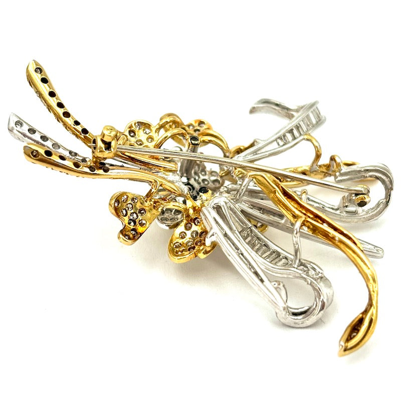 Spilla capolavoro d'epoca anni '50, drappo fiore, oro bicolore e diamanti; 23.3 gr