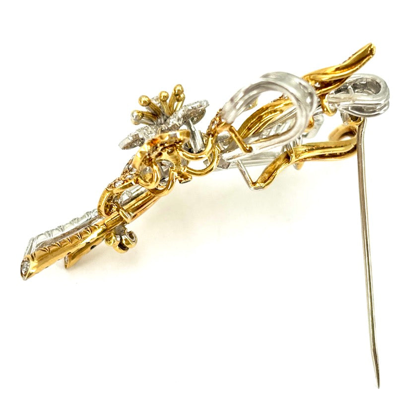 Spilla capolavoro d'epoca anni '50, drappo fiore, oro bicolore e diamanti; 23.3 gr