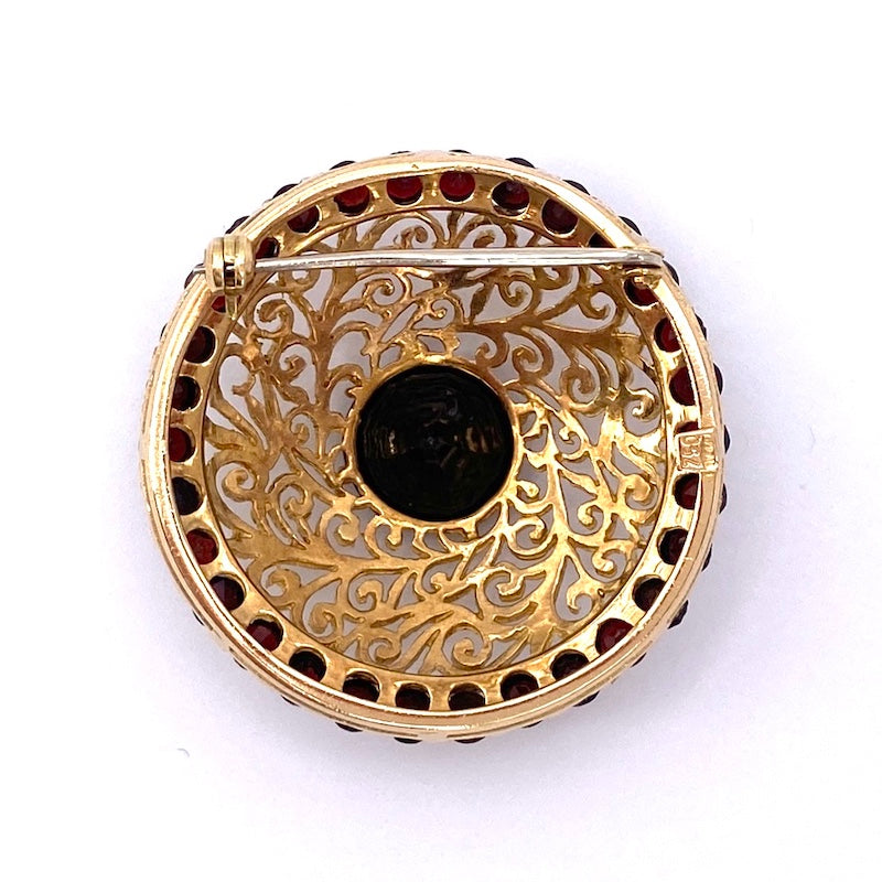 Spilla granati vintage, circolare, in oro traforato; 12.10 gr