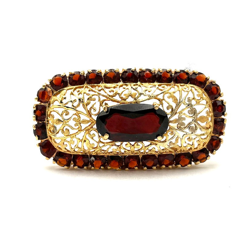 Spilla granati vintage, rettangolare, in oro traforato; 9.7 gr