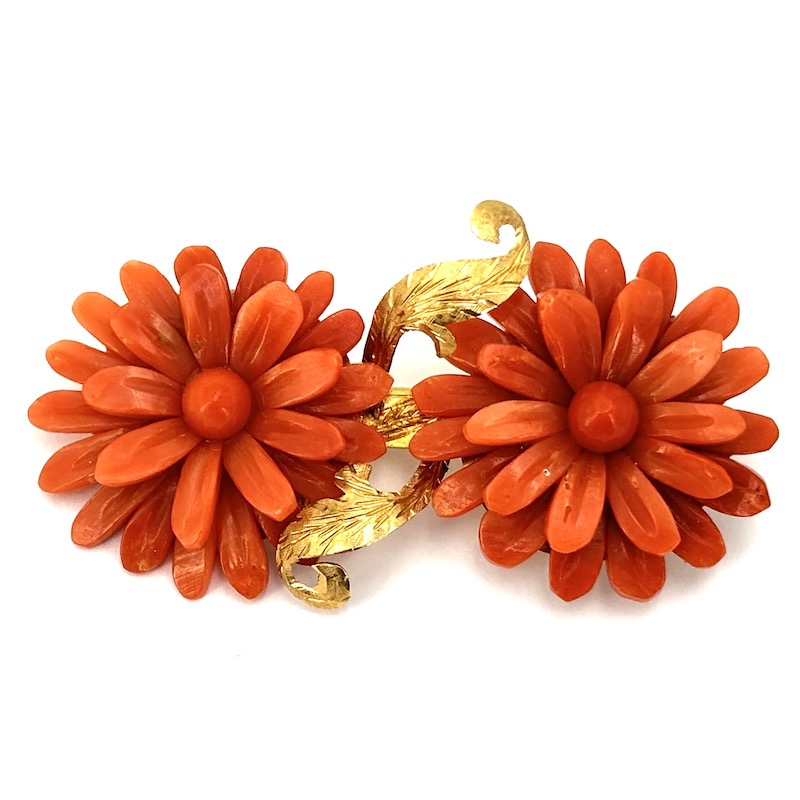 Spilla vintage fiori corallo e oro giallo; 15.12 gr
