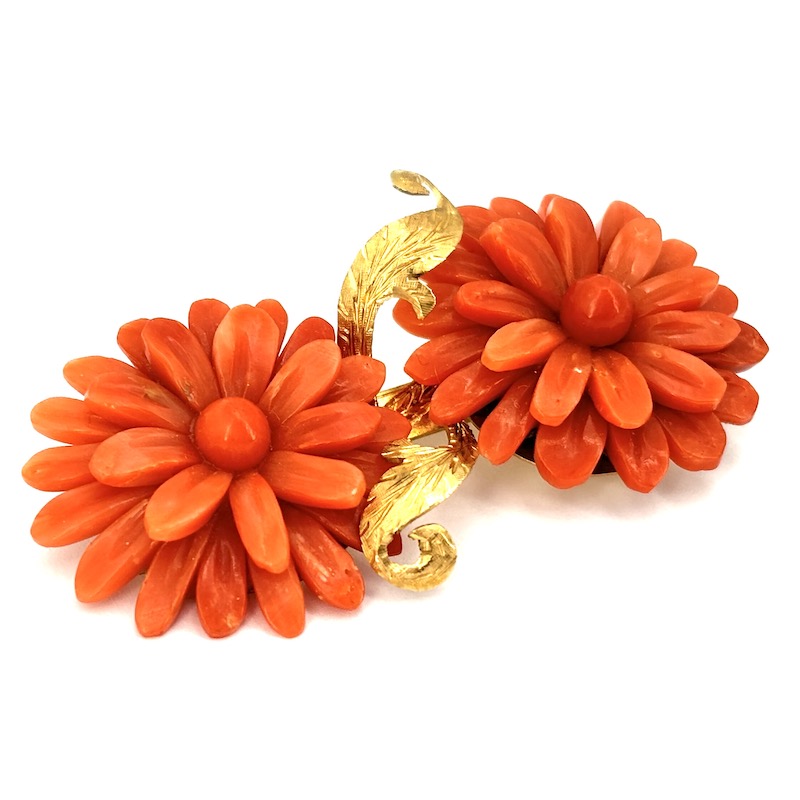 Spilla vintage fiori corallo e oro giallo; 15.12 gr