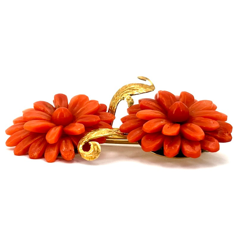 Spilla vintage fiori corallo e oro giallo; 15.12 gr
