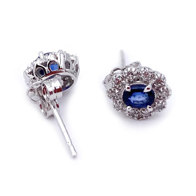Orecchini a margherita al lobo, zaffiro, diamanti e oro; 1.5 gr